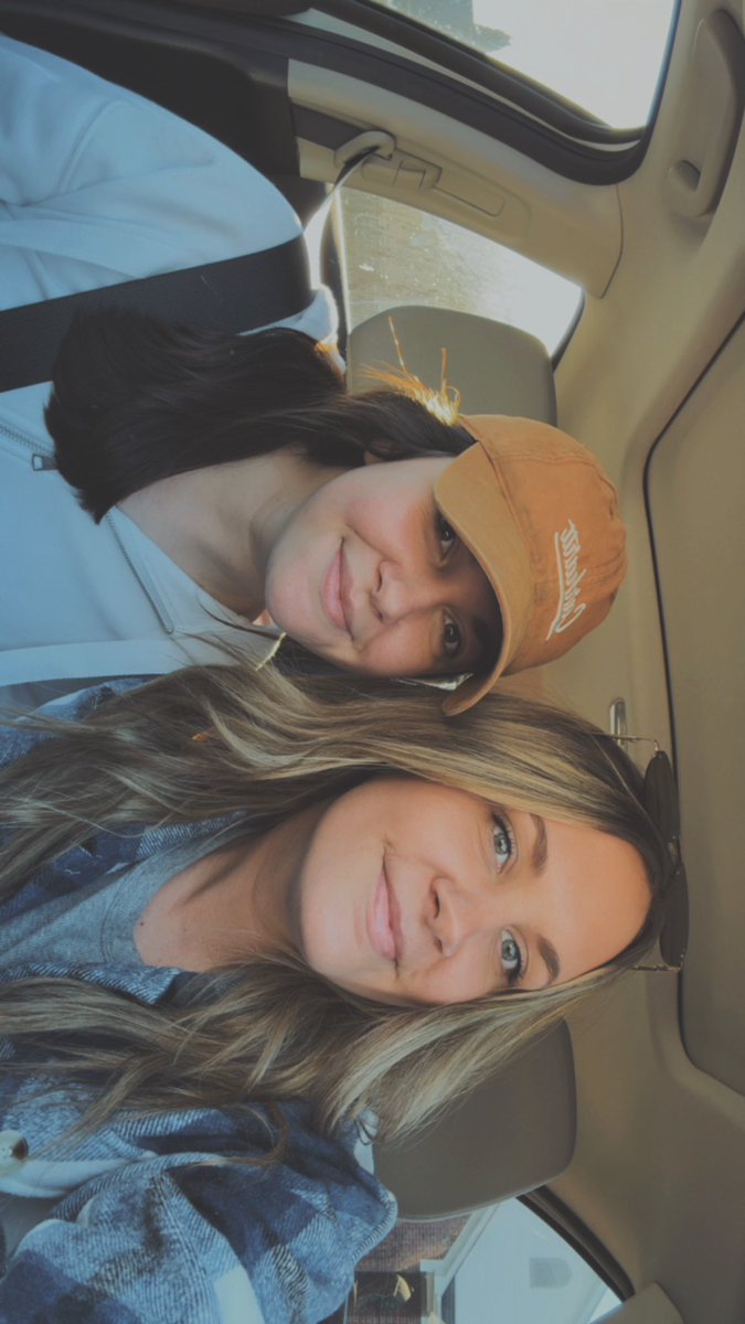 TaylorBlain19's tweet photo. happy birthday sister, 24 🥹🤍 https://t.co/J3OQpfhu6n