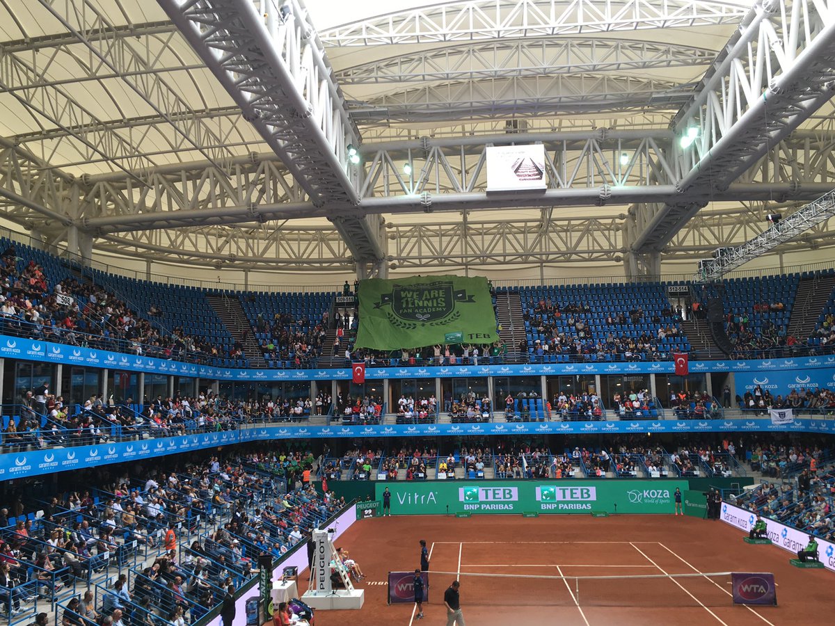 8 yıl önce bugün. 💯💚

Milli tenisçi @CaglaBuyukakcay, TEB BNP Paribas İstanbul Cup'ta Türk tenis tarihinin en büyük kupasını kazandı. 🇹🇷😘🏆