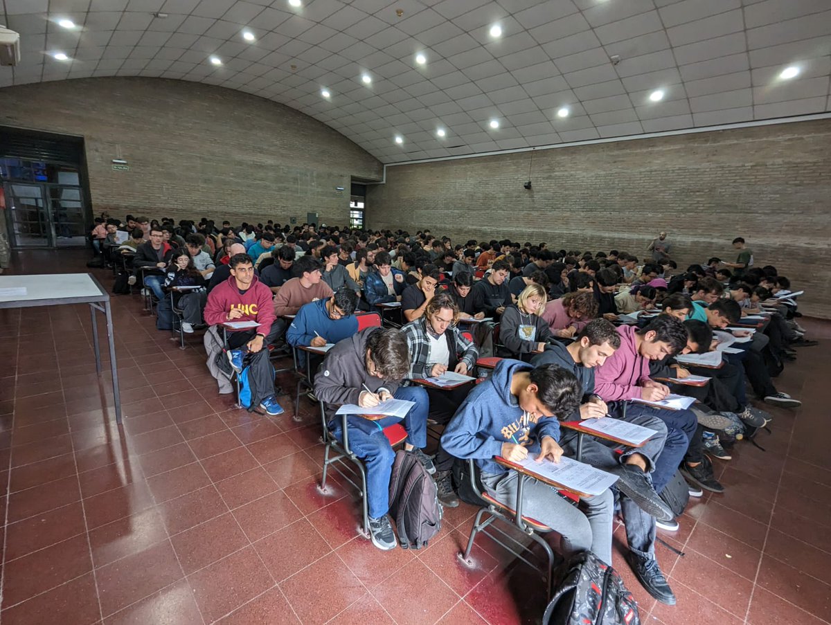 Primer parcial, Organización del Computador, Lic en Cs. de la Computación, <a href="/famaf_unc/">FAMAF UNC</a>, <a href="/unc_cordoba/">UNC</a>.

+30% de aumento alumnos/as.
Misma planta docente.
Salarios licuados.
Presupuesto para funcionamiento -70%.

2023:180           2024:242
