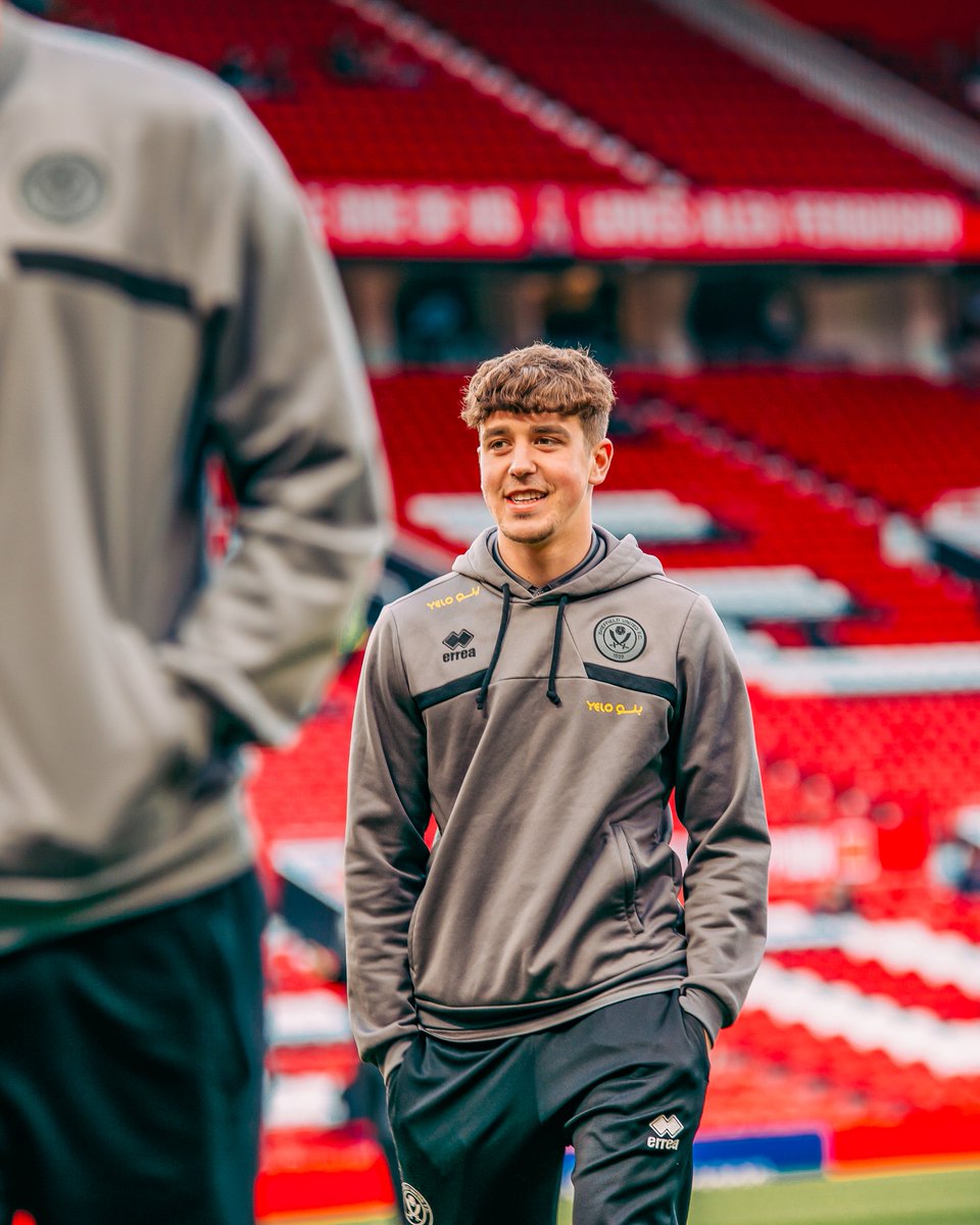 2️⃣0️⃣ Years old and captaining his boyhood club at Old Trafford. @Oliverarblaster, Bladesman ⚔️❤️