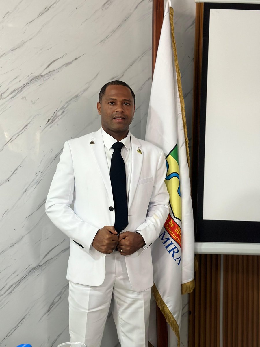 wilfredcesar's tweet photo. Juramentado hoy como regidor ante el ayuntamiento de mi amado Altamira. Gracias a Dios, a @itobisono por creer en mi y apoyarme, gracias a mi familia y a mi comunidad. Reconocer a @JSocialDO por postularme. https://t.co/tHRSjFX8xB