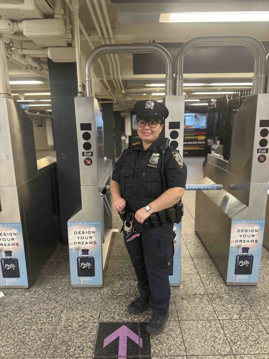 Officer Chin of @NYPDTransit was conducting train patrol when she encountered an unconscious male with symptoms consistent with a drug overdose. Her training immediately kicked as she requested EMS & administered a dose of naloxone, helping the male regain consciousness.