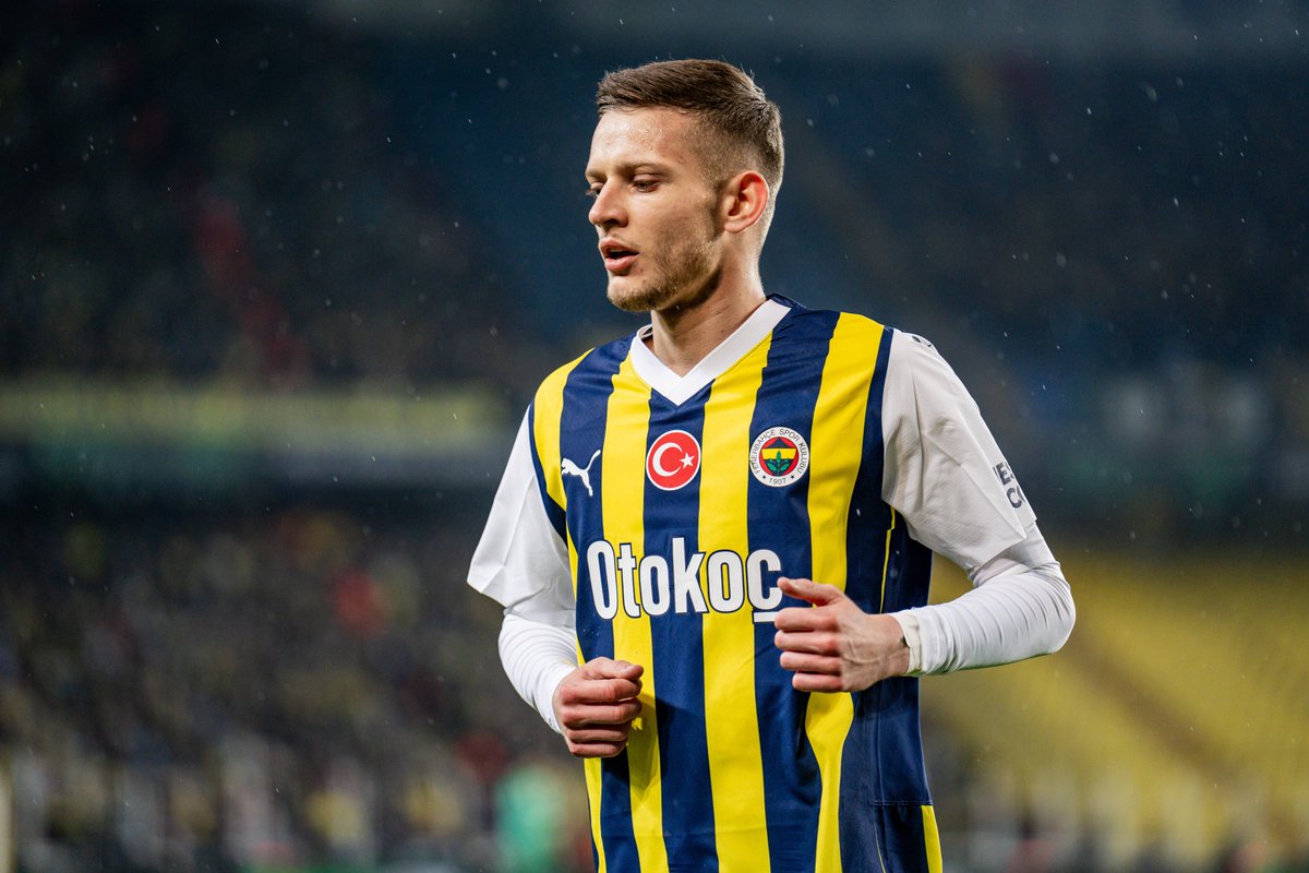 ⚡️Tottenham, Sebastian Szymanski için 20 milyon €'luk transfer teklifinde bulunmaya hazırlanıyor. Fenerbahçe, Polonyalı yıldızı için 30 milyon € bonservis bekliyor. [🔗Teamtalk]