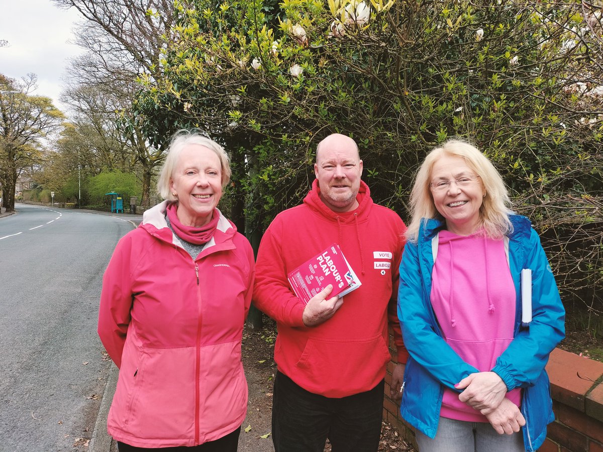 CllrLizMcInnes's tweet image. Out on the #LabourDoorstep on a beautiful spring day. Cherry blossom looking beautiful 😍.
Thanks to everyone for their support and to Helmshore candidate Ann McIntyre for her help - vote Neil Looker and Nick Pilling for Greenfield &amp;amp; Eden #VoteLabour🌹 #May2nd