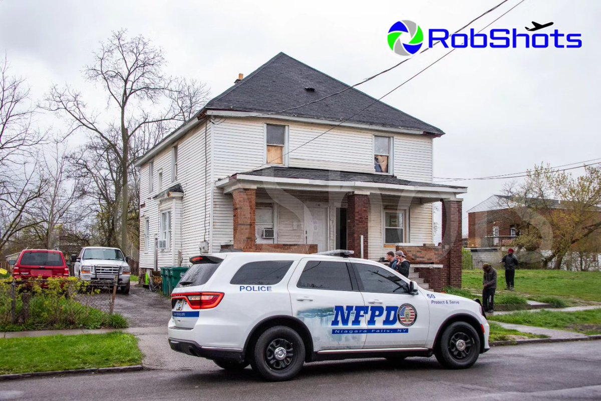 RobShots tweet media