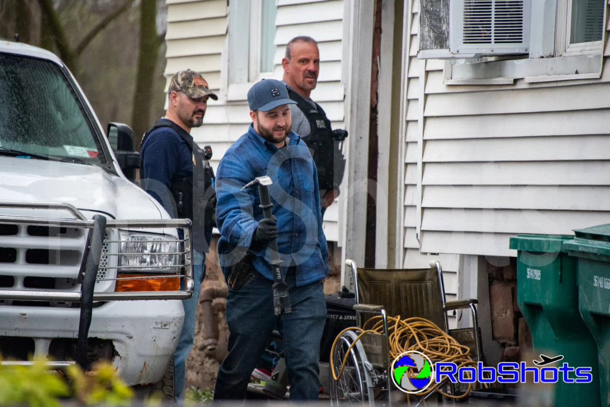 RobShots tweet media