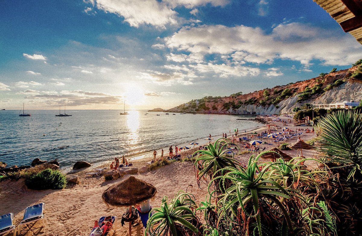 🐠🪩🌞 IBIZA SHOW SIREN 🌞🏝️🐠

It’s been a few years since I’ve sipped a frozen Margarita with the Balearic Sun on my face &amp; the golden sand between my toes… I cannot wait!

Sunday 5th May is the date - you’ve been warned

More info to come shortly…

✌️❤️🏝️