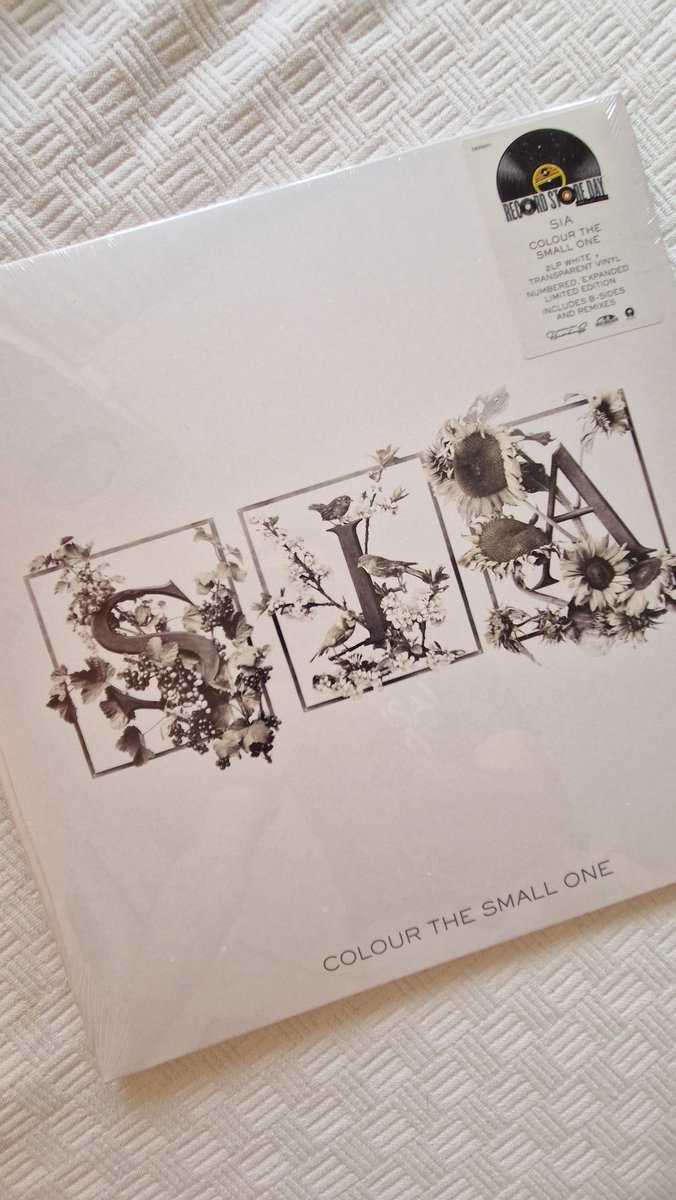 JaviSnower's tweet photo. La edición especial de COLOUR THE SMALL ONE por su 20 aniversario es taaaan bonita 😍😍  @Sia @Intofurler @SiaFansSpainOfi @siafurlerfanpg #vinyl #rsd #rsd2024 #sia https://t.co/fZAhoHiptu