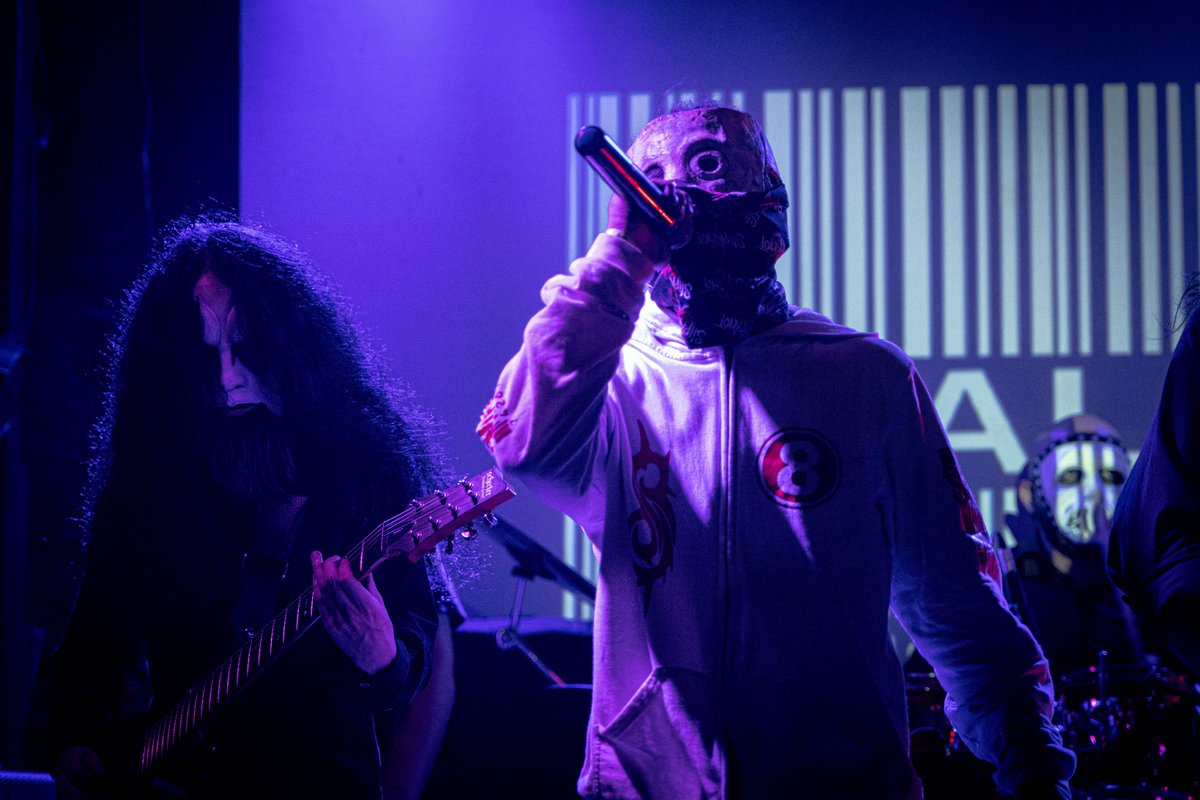FiloProduccion1's tweet photo. Abro hilo del Registro a la banda tributo Duality, interpretando lo mejor de @slipknot en @barnabyjonesbar 🤘🏽🎸

#slipknot #metal #rock #foto #fotos #fotografia #ph #photography #photo #photos #tributeband #envigado #abrohilo https://t.co/KGGjokT8xP