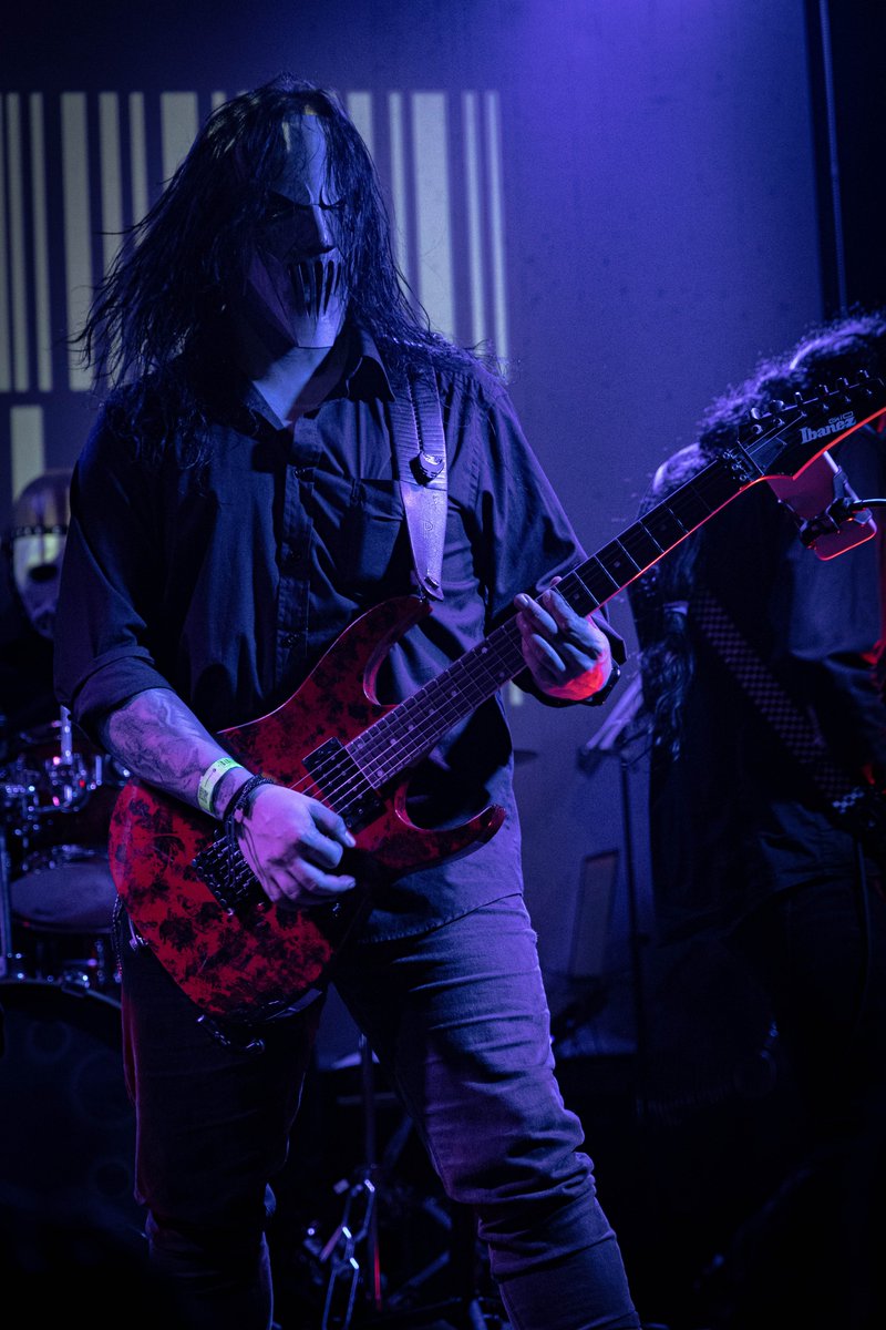 FiloProduccion1's tweet photo. Abro hilo del Registro a la banda tributo Duality, interpretando lo mejor de @slipknot en @barnabyjonesbar 🤘🏽🎸

#slipknot #metal #rock #foto #fotos #fotografia #ph #photography #photo #photos #tributeband #envigado #abrohilo https://t.co/KGGjokT8xP