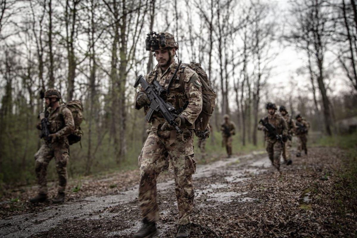 Essere un soldato significa far parte di una squadra unita e motivata che lavora insieme per migliorarsi ogni giorno.

#EsercitoDegliItaliani  #AlServizioDelPaese