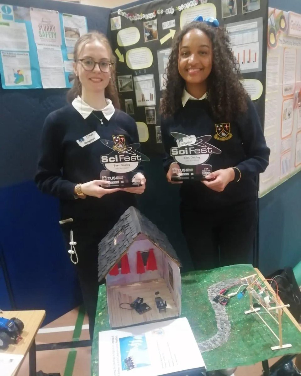 Congratulations to Diana Sholomko and Anzhela Maduabum for winning 1st Place Senior Technology Group and the 'Spectrum Signs Best Group Display' Award at SciFest. 🏆