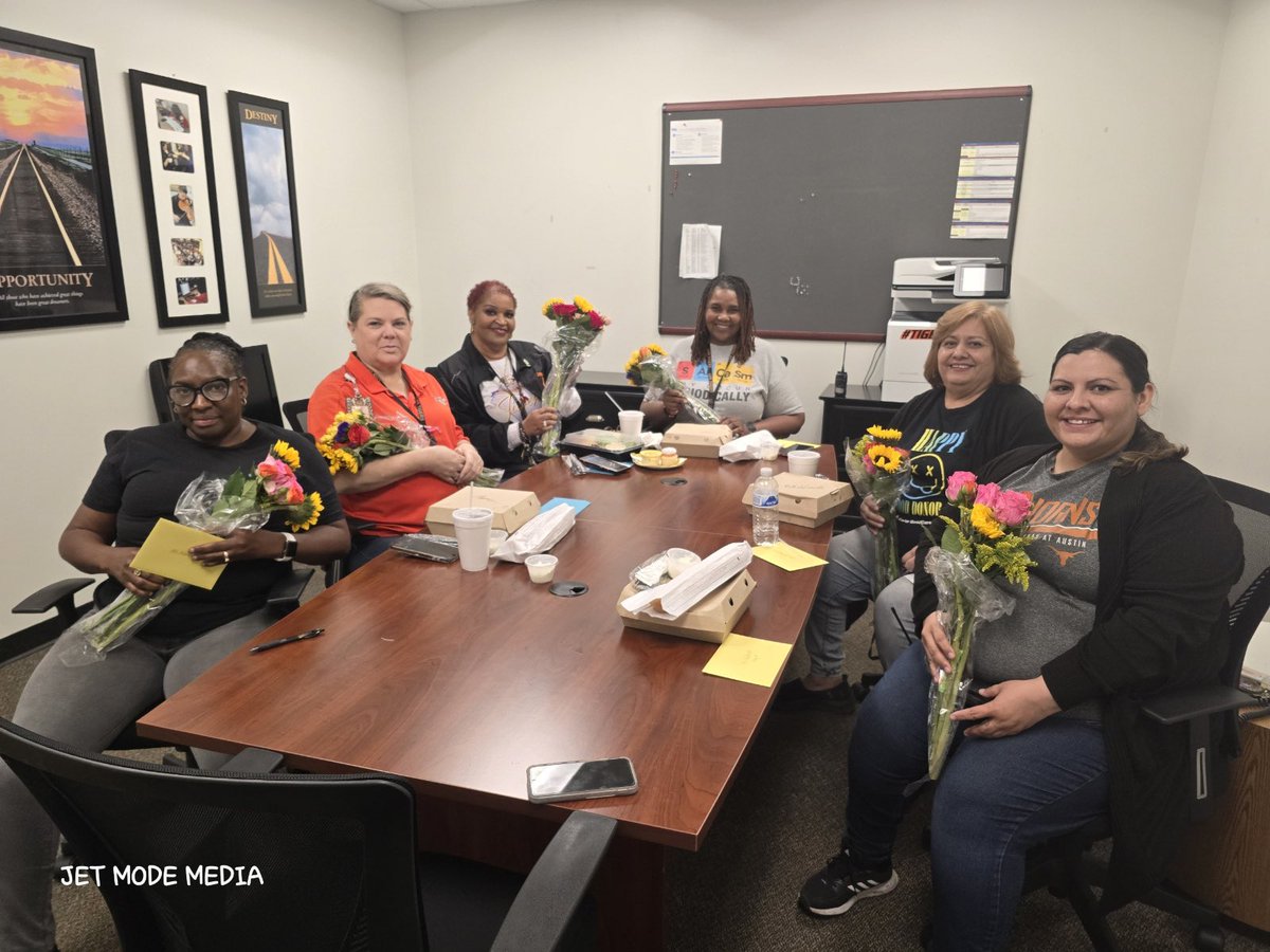 Happy Administrative Professionals Day! 🌟 A huge thank you to all the administrative assistants who keep our campus running smoothly. Your hard work and dedication do not go unnoticed. Today, we celebrate you! @WEBO_Tigers @TigerSdntMedia #AdminProfessionalsDay #ThankYou