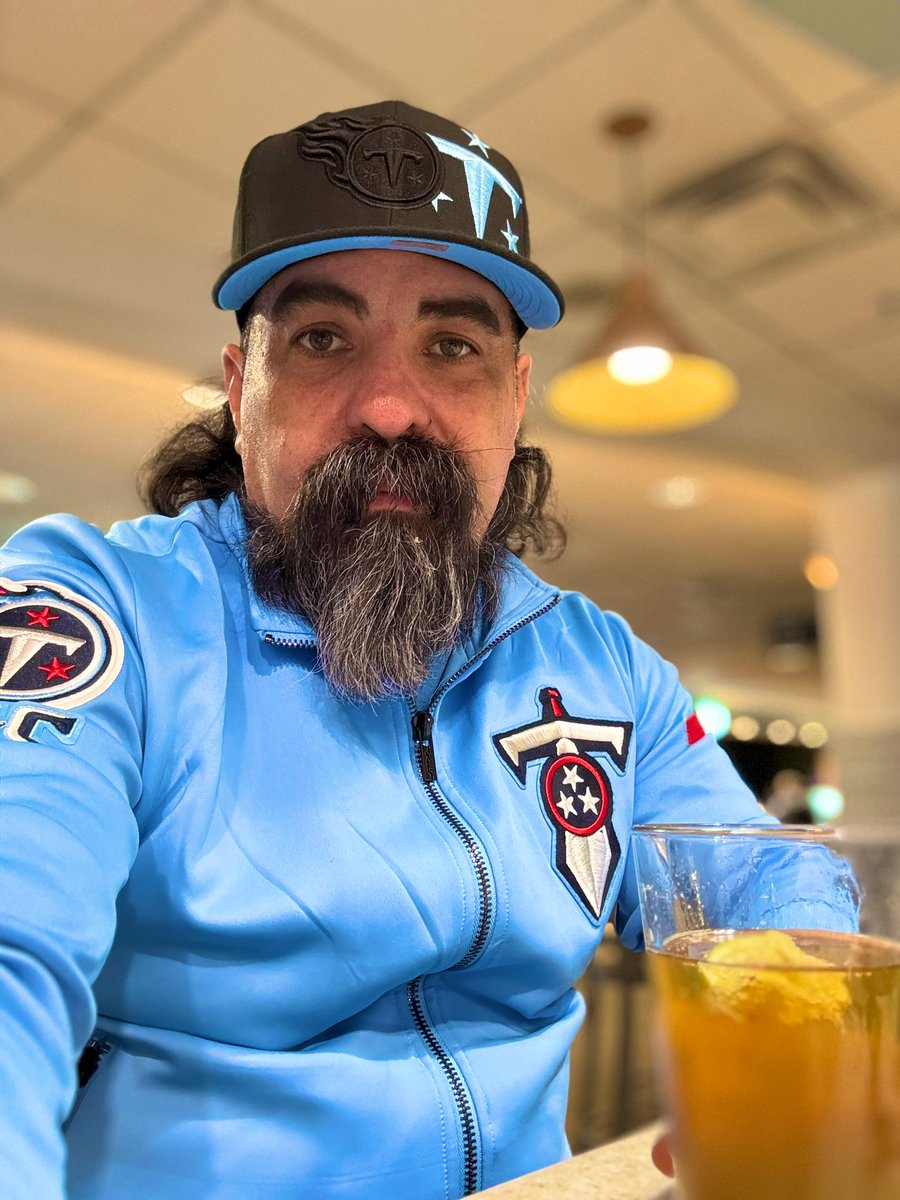 Chilly Pepper reporting for @Titans SuperFan duties 🤠💪🏼🌶️🌶️🌶️ On my way to the @NFLDraft !!! Let’s represent #Titanup @TitansFamilyMex @TwoToneBlueNat1