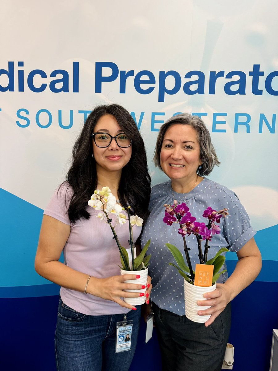 MrsPereznegron's tweet photo. We have the BEST front office team at @DISDBiomed! 🌟 Happy Administrative Professionals Day to Ms. Martinez and Ms. Hernandez. 🥳🩵 #buildingwiththebest #sciencestartshere https://t.co/Vbx0ECT3Z8