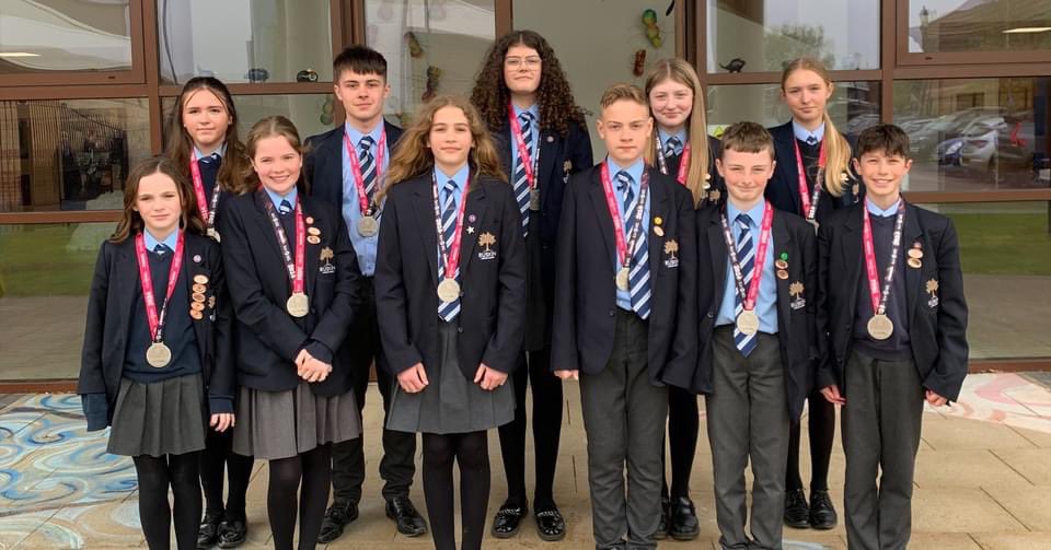 RuskinSport's tweet photo. 🤩 what a fantastic experience for our students! Nearly 20 had the experience of running in the Mini @LondonMarathon they loved showing off their medals! 👏🏻 🏃🏻‍♂️🏃🏻‍♀️🏅 We can’t wait to do our Mini Marathon in Schools event next week! https://t.co/Ic2S1rM2l8