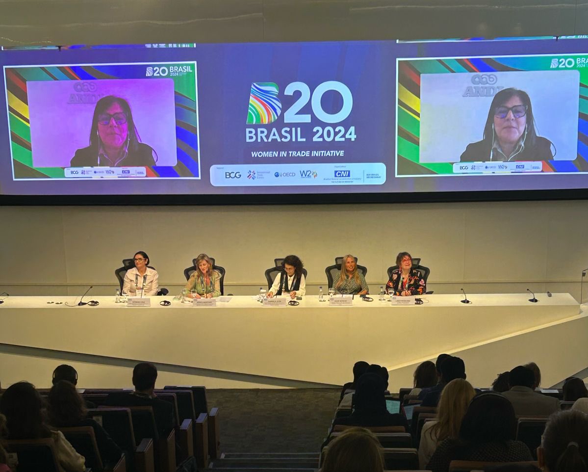 Paola Buendía, Vicepresidente Ejecutiva de la ANDI, participó en el evento #WomenInTrade una iniciativa organizada por el Business 20 (B20) y el @g20org de Brasil🇧🇷, abordando los desafíos de la participación de las mujeres en el comercio internacional.
#InternacionalANDI