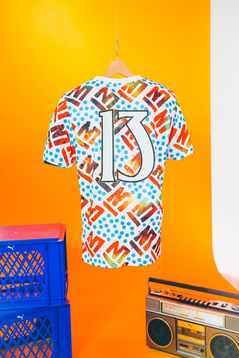 Footballogue's tweet photo. 𝐎𝐍 𝐕𝐎𝐔𝐒 𝐑𝐄𝐆𝐀𝐋𝐄 𝐂𝐄 𝐒𝐎𝐈𝐑 ! 🎁

🔄 RT + Follow @Footballogue pour tenter de gagner au choix un des maillots de la dernière collection "OM Africa" !

Ils sont très très stylés 🤩

🍀 TAS le 26/04/2024 https://t.co/zznGsidLTg
