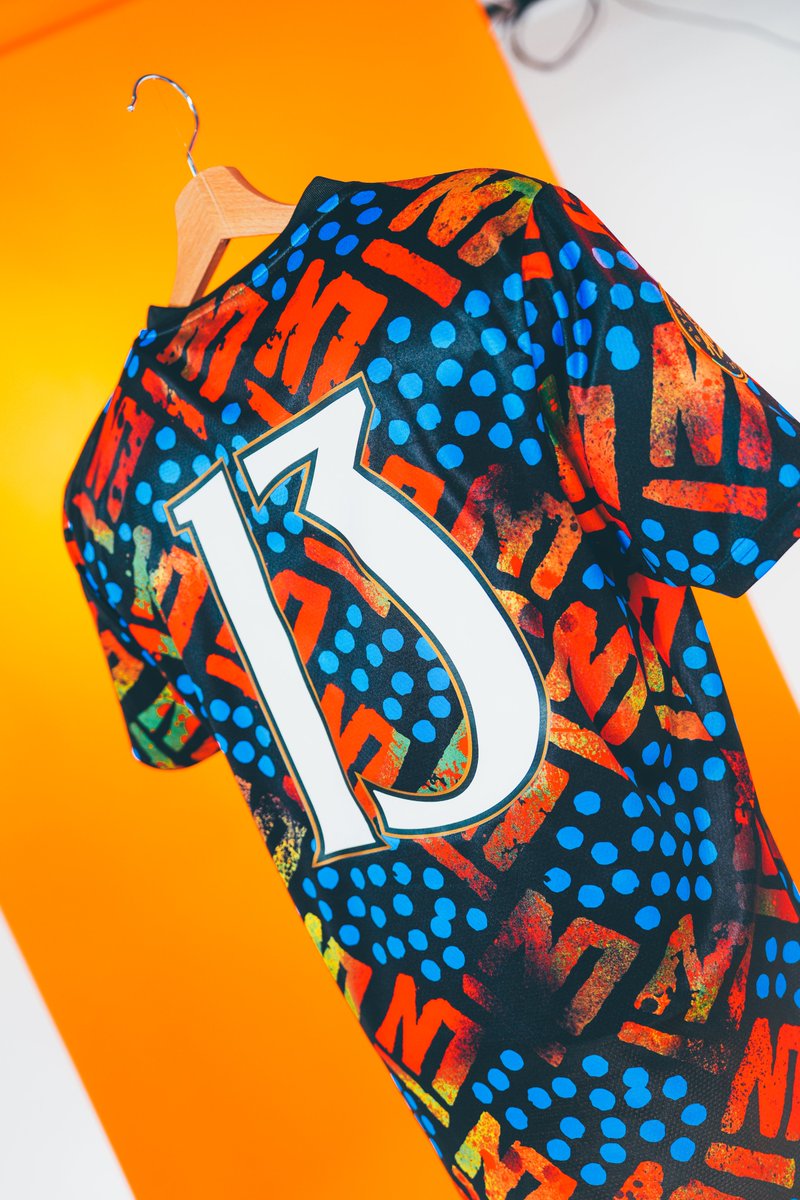 𝐎𝐍 𝐕𝐎𝐔𝐒 𝐑𝐄𝐆𝐀𝐋𝐄 𝐂𝐄 𝐒𝐎𝐈𝐑 ! 🎁 🔄 RT + Follow @Footballogue pour tenter de gagner au choix un des maillots de la dernière collection 'OM Africa' ! Ils sont très très stylés 🤩 🍀 TAS le 26/04/2024