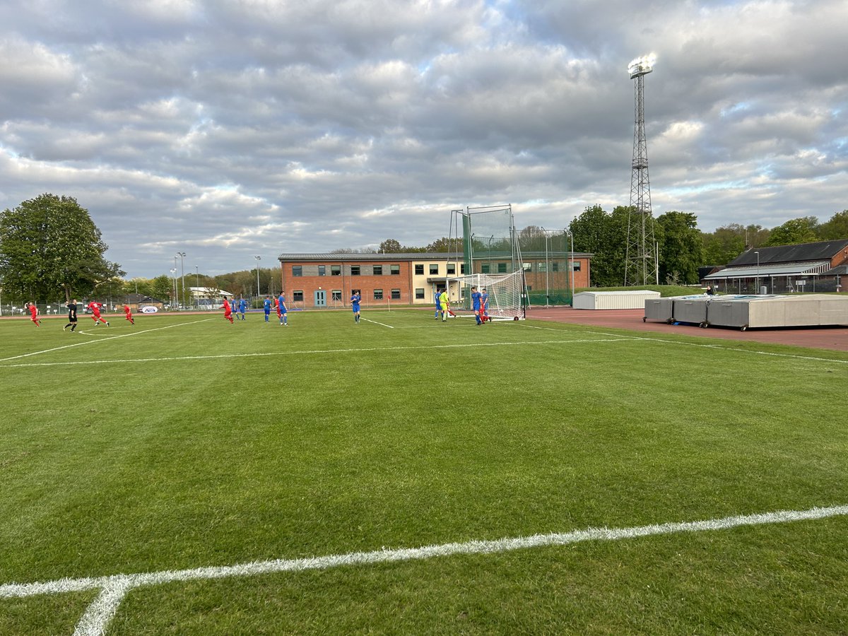 Tremendous to be able to support @Armyfa1888 and the teams playing in tonight’s final between #CMC c #RMAS. A great surface at #AldershotMilitaryStadium. Many thanks to @Towergate for their support of #TheSoldiersGame.  Early lead for CMC from a great free kick.