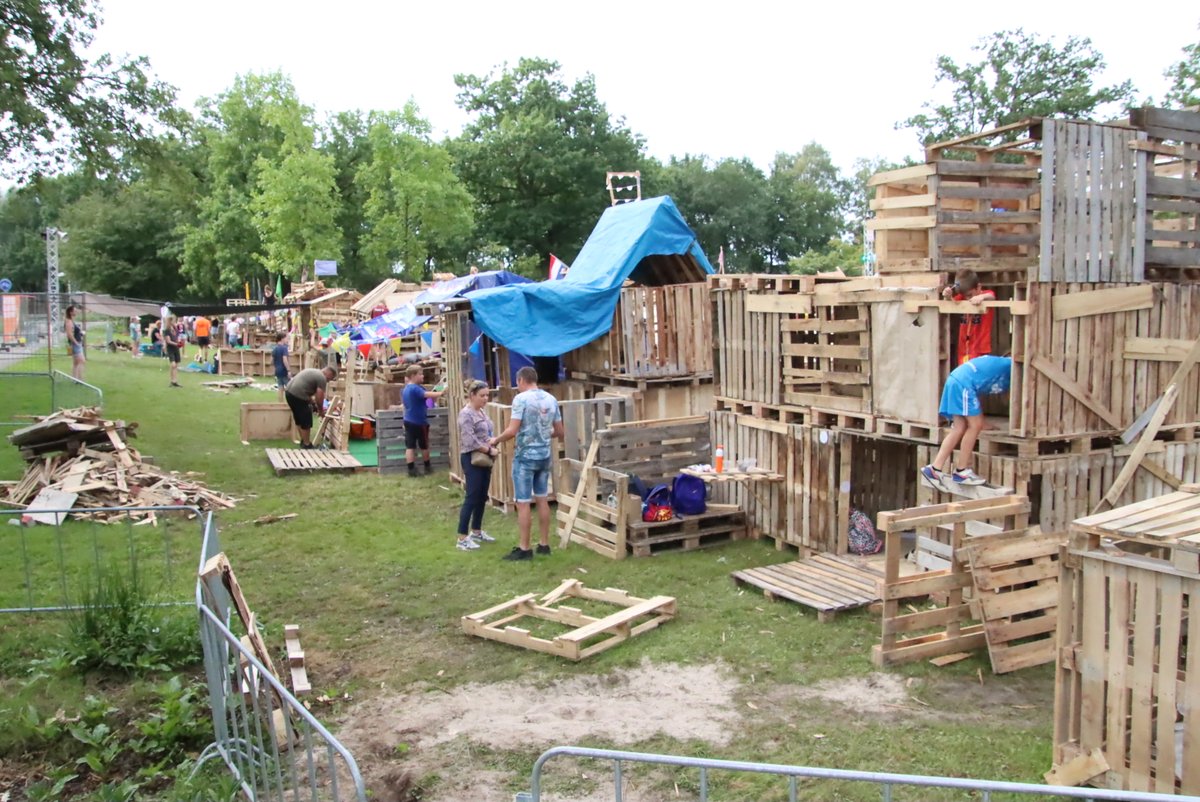bouwdorp's tweet photo. START VOORVERKOOP OP MAANDAG 6 MEI VANAF 19.00 UUR. Zorg dat je er bij bent. Ook vrijwilligers gevraagd, opgeven via de website kan al. https://t.co/uldFrjU5w9