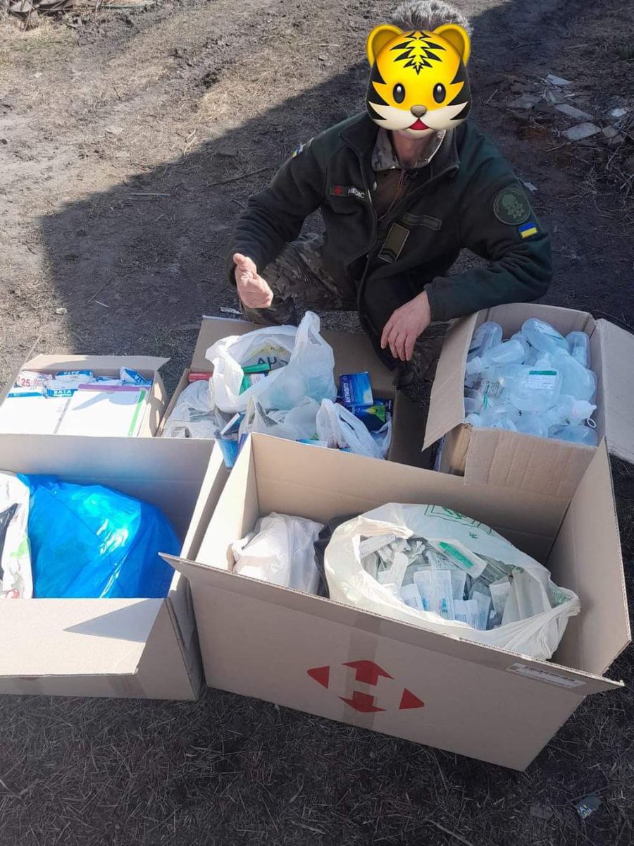 Lorelei_0502's tweet image. 4/n 
Separate parcels containing medication, antibiotics, saline, vehicle spare parts, and power banks were delivered to units in various directions like #Avdiivka, #Robotine, #Bakhmut, #Urozhaine. These were made possible by separate donations and private supporters.