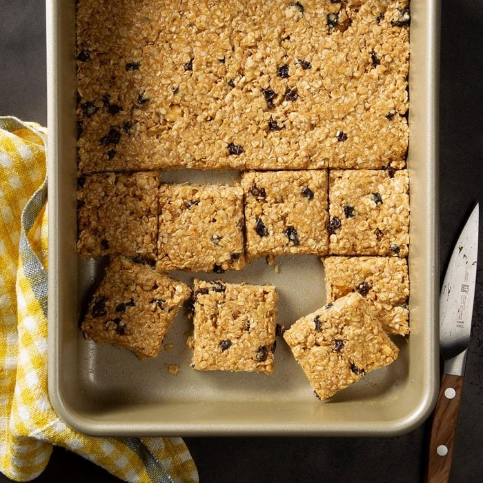 When junk food cravings hit, reach for a satisfying healthy snack instead.  Peanut butter does the job.  Here are some tasty ideas. These no-bake peanut butter energy bars look scrummy.  @tasteofhome  tasteofhome.com/collection/hea…