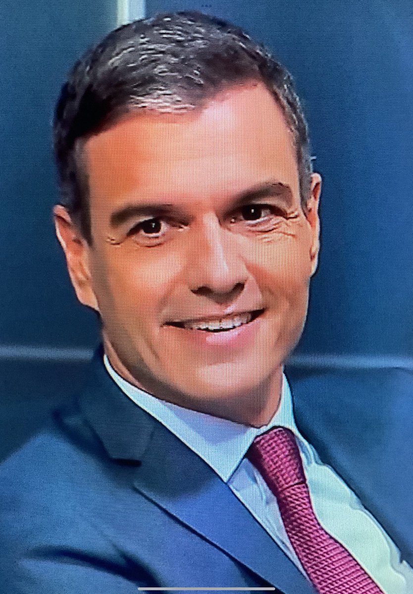 La España DIGNA y DECENTE, con <a href="/sanchezcastejon/">Pedro Sánchez</a>, 
el mejor PRESIDENTE de la DEMOCRACIA 

La España que EMBISTE, 
la CORRUPTA, 
la MISERABLE, 
la INDECENTE, 
la FRANQUISTA, 
la de la DICTADURA, 
NO lo tolera 

Vuelve a dar un GOLPE de ESTADO contra la DEMOCRACIA 

NO PASARÁN