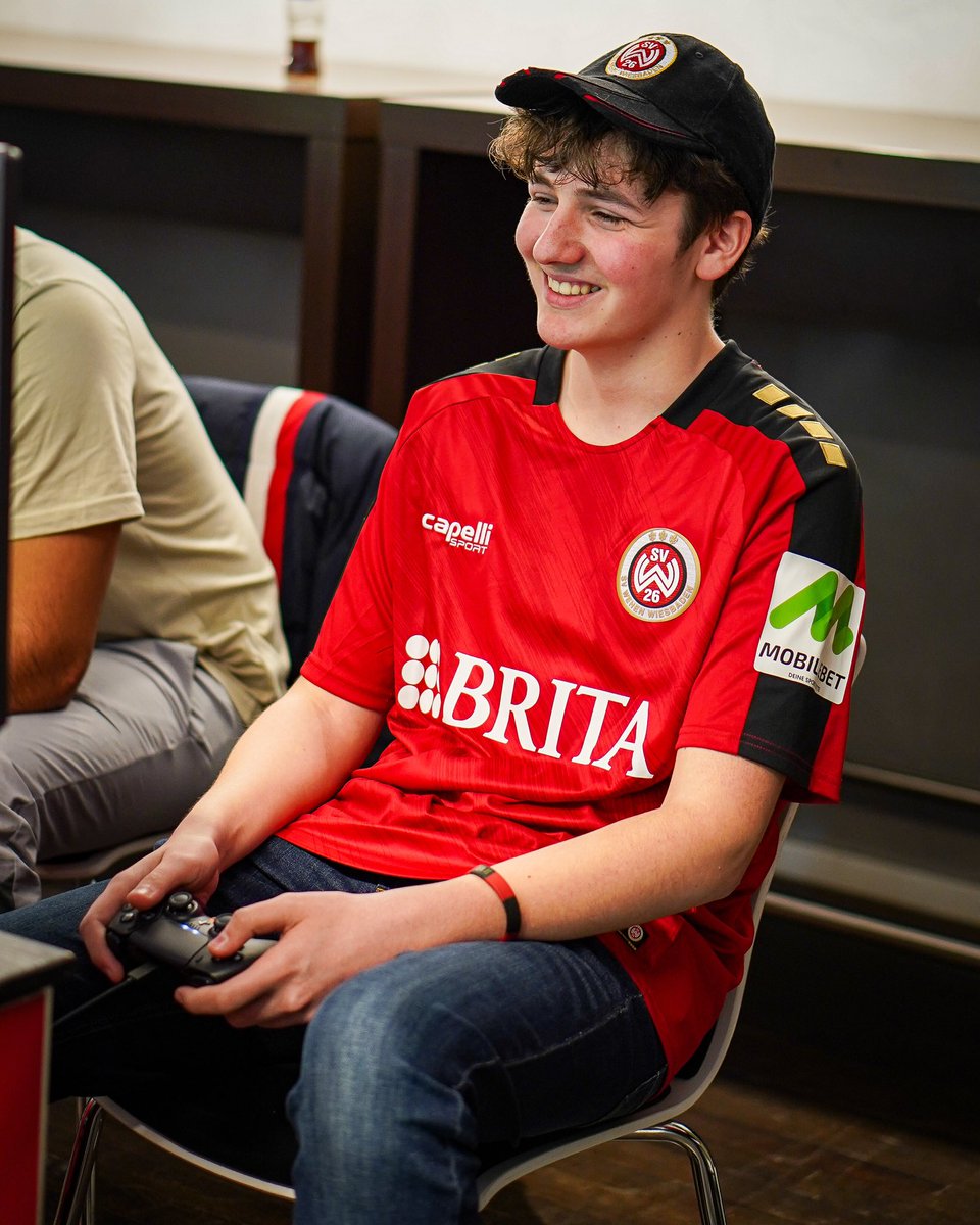 SVWW_official's tweet image. Spannende Duelle an der Konsole gab es beim vom #SVWW zusammen mit der Naspa veranstalteten ersten Naspa eSport Cup in der BRITA Arena. 🏆🎮

Zur Meldung 👉 t1p.de/SVWW-NaspaCup

#dasWvereint