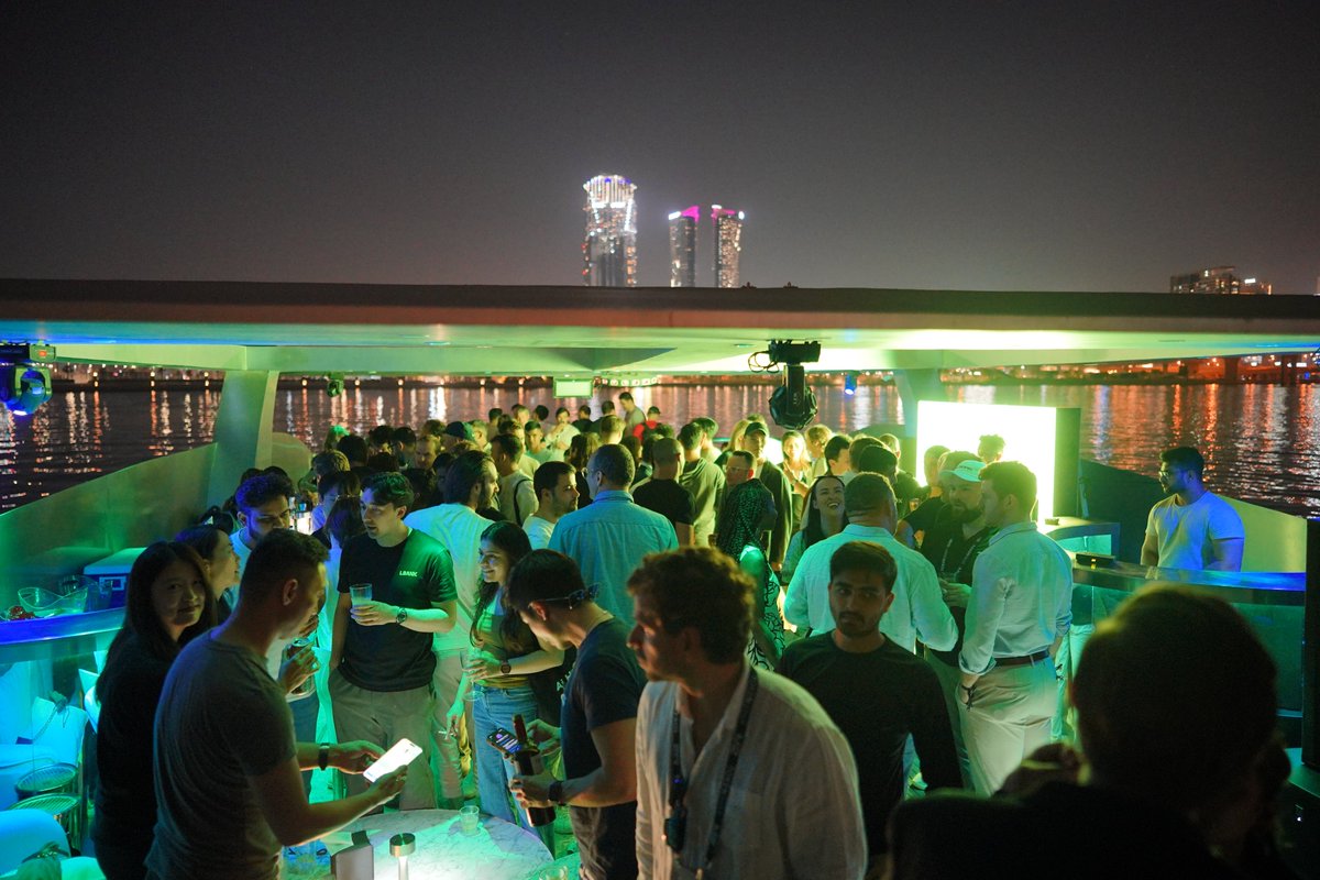 🎉 What an incredible turnout and amazing crowd at our @token2049 yacht party in Dubai! 🇦🇪 Huge thanks to everyone who joined and shoutout to our partners @zksync @Coredao_Org @HelloTelos @BuildOnLumia @SushiSwap @PontemNetwork @VaultCraft_io @beefyfinance 💚 #Token2049Dubai