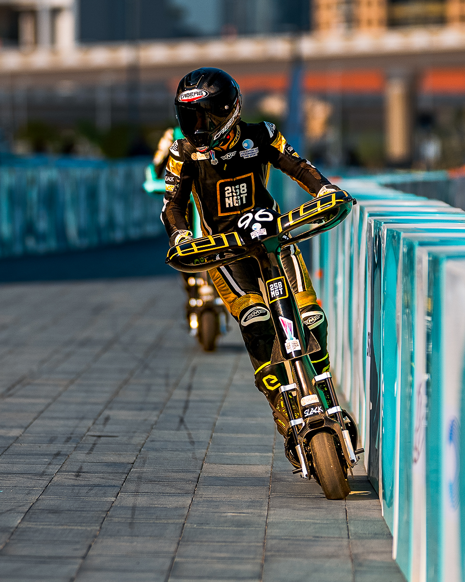 When every centimeter counts... 😮‍💨 📏

#EScooterRace #ElectricScooter