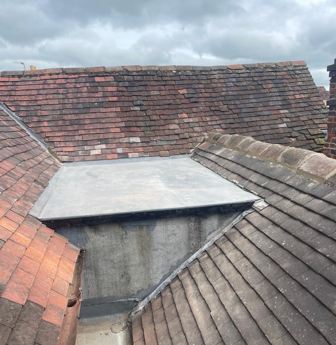 SD__Roofing's tweet photo. Here's a little of what we have been upto recently: 
✨GRP Fibreglass dormers
✨Upgrading polycarbonate roof to a new warm roof 
✨EPDM rubber flat roofs

@WhichTraders https://t.co/E3mUBUVTfn