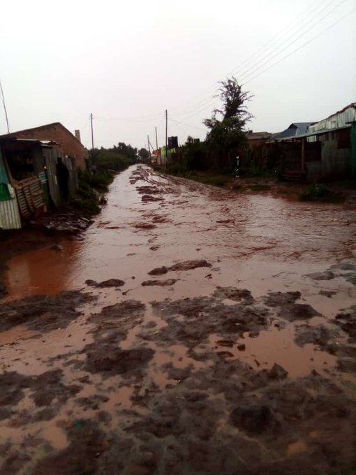MrmanX66's tweet photo. Endelea kabisa kufkiria hio ni river😭😂😂.
#Elnino
#Moiuniversitymaincampus
#Kesses https://t.co/Gc6RWfAnDr