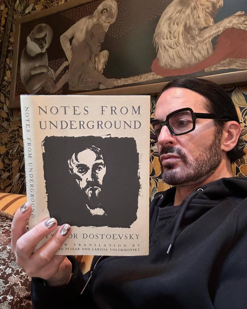 highsnobiety's tweet photo. Obsessed with Marc Jacobs' reading selfies https://t.co/0YEe8W0sDQ
