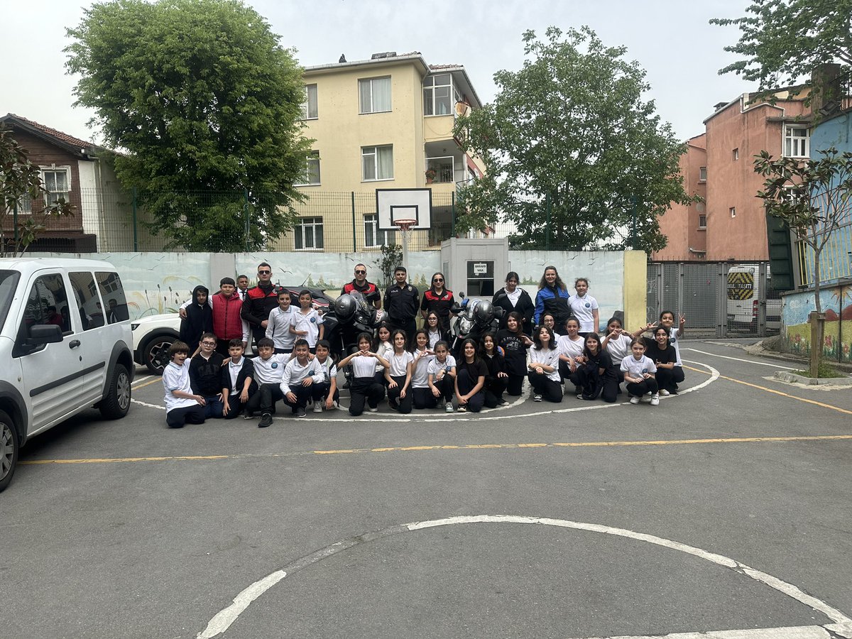 23 Nisan dolayısıyla Yunuz polisler okulumuzu ziyaret ettiler🇹🇷🇹🇷🇹🇷