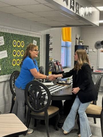 RexLumberMill's tweet photo. Thank you Geneva High School for hosting #rexlumbergracevile 's HR Manager Deanna Halstead for the Get The Job Competition, and congratulations to our winners, Ashton Pollard and Alexia Cowan! #getthejobcompetition #interviewskills #getthejob https://t.co/XMgWJxaOHo