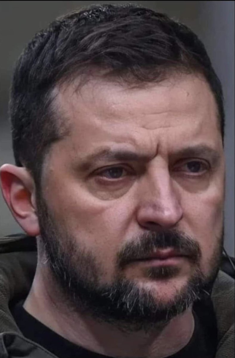 Dieses Bild hat mich wirklich geschockt 😱😥
Für mich einer der größten Persönlichkeiten dieser Zeit. Sein enormer Durchhaltewillen nötigt mir allerhöchstens Respekt ab. 
Das Ukraine Volk ist aus einem anderem Holz als das ruzzische geschnitzt.
Er ist mutig, durchsetzungsstark,