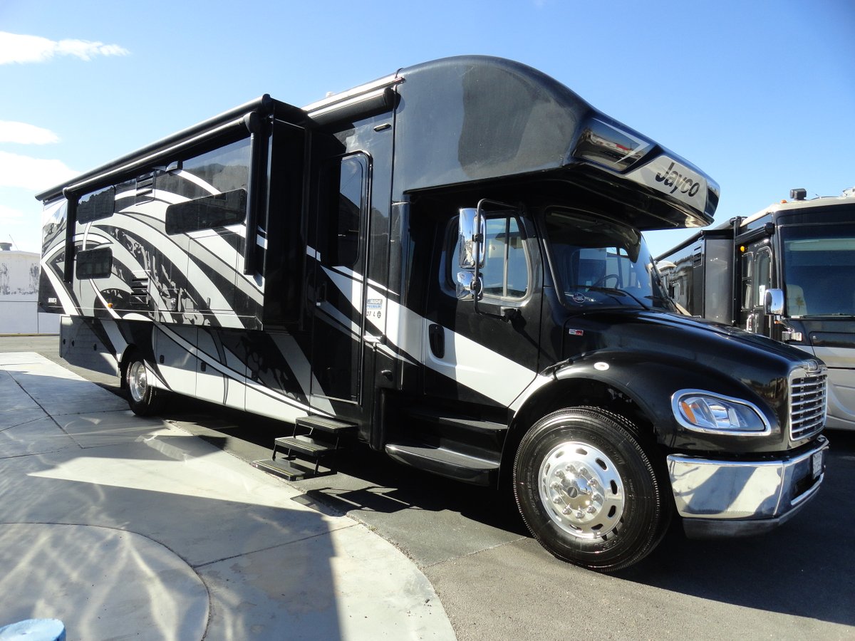 2022 Jayco Seneca 37L. Price Reduced! For more info visit: BoulderCityRV.com #sale #pricereduced #save #rv #rvs #camping #outdoors #adventure #travelling #selfcontained #jayco #seneca #superc #freightliner #diesel