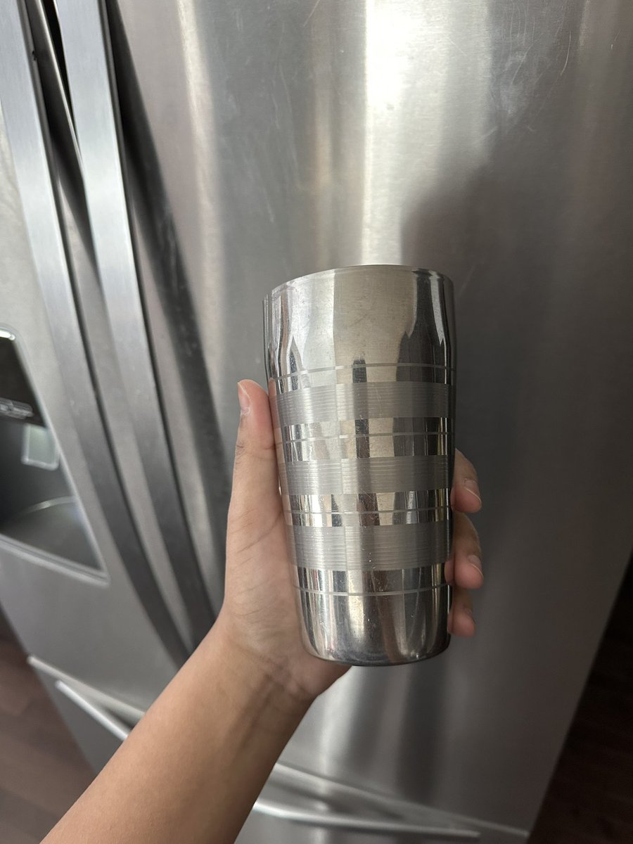 SickerGuyStyll's tweet image. Cold cup of orange juice in them old aluminum xerya qaaxooti glasses #HitsDifferent