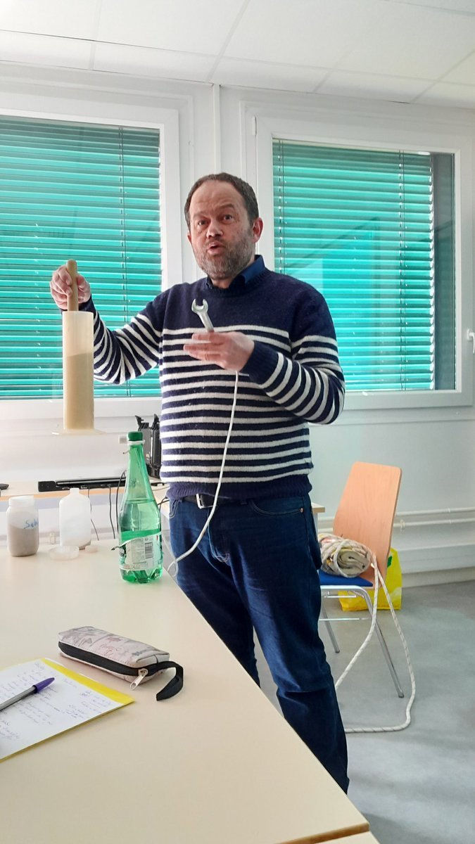 SergeP971's tweet photo. On découvre le monde merveilleux des #experiences sur les #frottements par @frestagn au @LPS_Orsay de l'@UnivParisSaclay
Génial ! Merci 😊
Avec @AnneDejoan @AEFE_SPC_ZESE et @avriljpi 
@aefeinfo https://t.co/cORL8yZwOm
