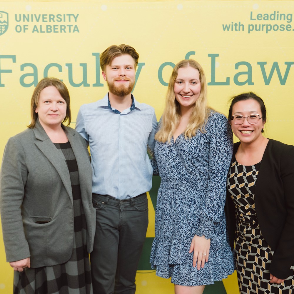 Earlier this month, #UAlbertaLaw students, coaches, faculty & supporters gathered to mark another successful moot season at the annual Celebration of Mooting. Thanks to all our moot teams for making us so proud this year! See more photos: bit.ly/3vWMZjY