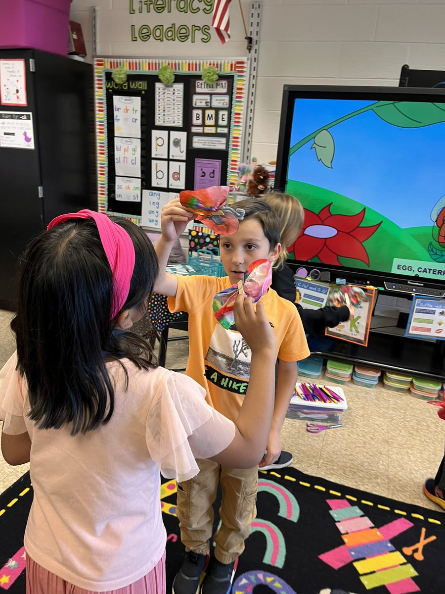 LearnWithMay's tweet image. We’ve been reading about caterpillars and butterflies this week! Students made their own butterflies today 🦋 @SedgeGardenES