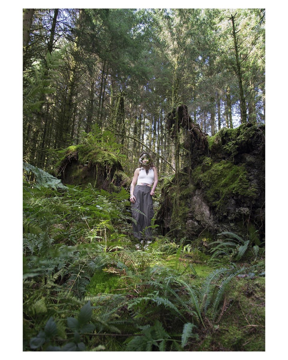 Llanwonno forest, what a truely magical place. It was like something from Fangorn Forest.
From the <a href="/NaturePonty/">NATURponty</a> project. #BiodiversityCarnival masks and costumes co-produced by Catrin Doyle and young emerging artist Lucie Loops

Models: <a href="/rightkeysonly/">Rhi</a>