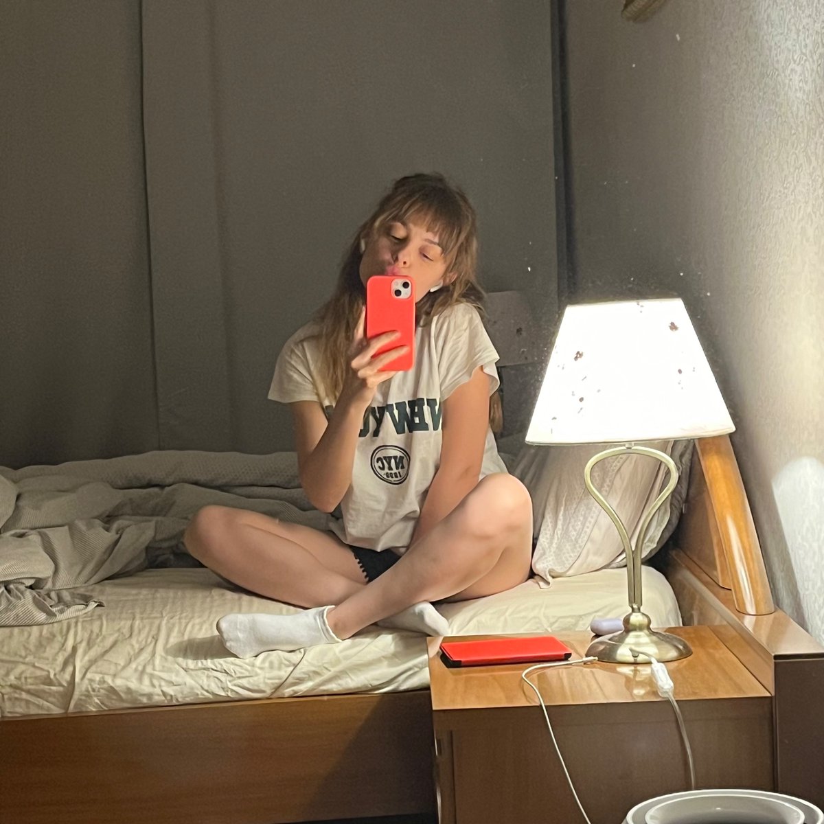 BurberryDaria's tweet photo. Человек с кривой челкой ушел в отпуск ✌🏻 Обожаю это чувство внезапной легкости (столь недосягаемое для меня в остальное время) https://t.co/dWxnizQAQN