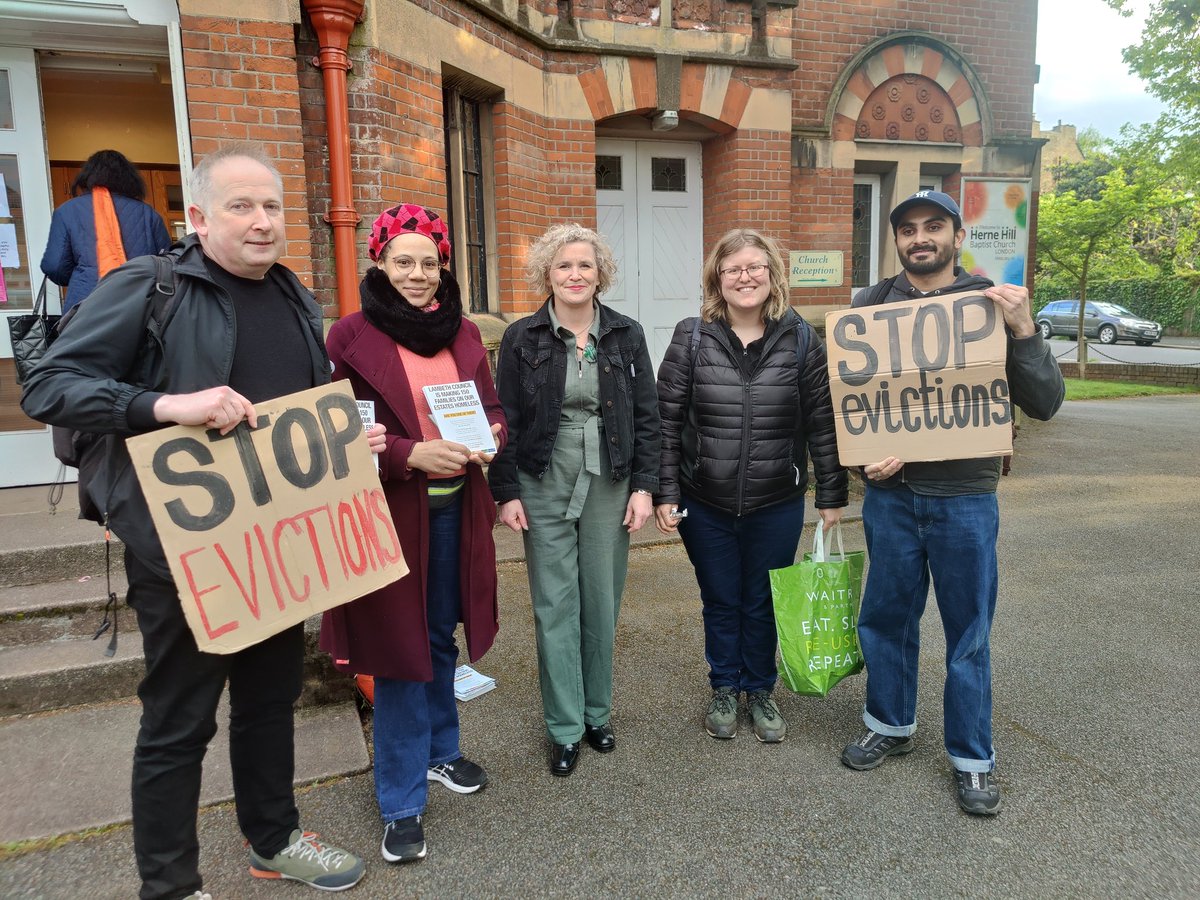 Outside the Herne Hill London assembly and mayoral hustings with @ShinyShep and some of the #HFL @lambeth_council renters under threat of losing their homes.