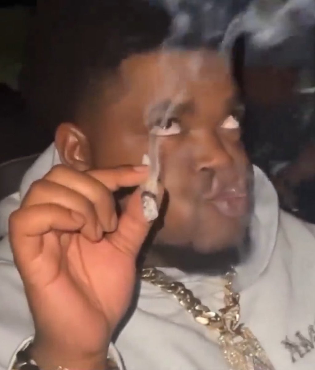1morerackz's tweet photo. Boo nigga https://t.co/lbbPWs1NAd