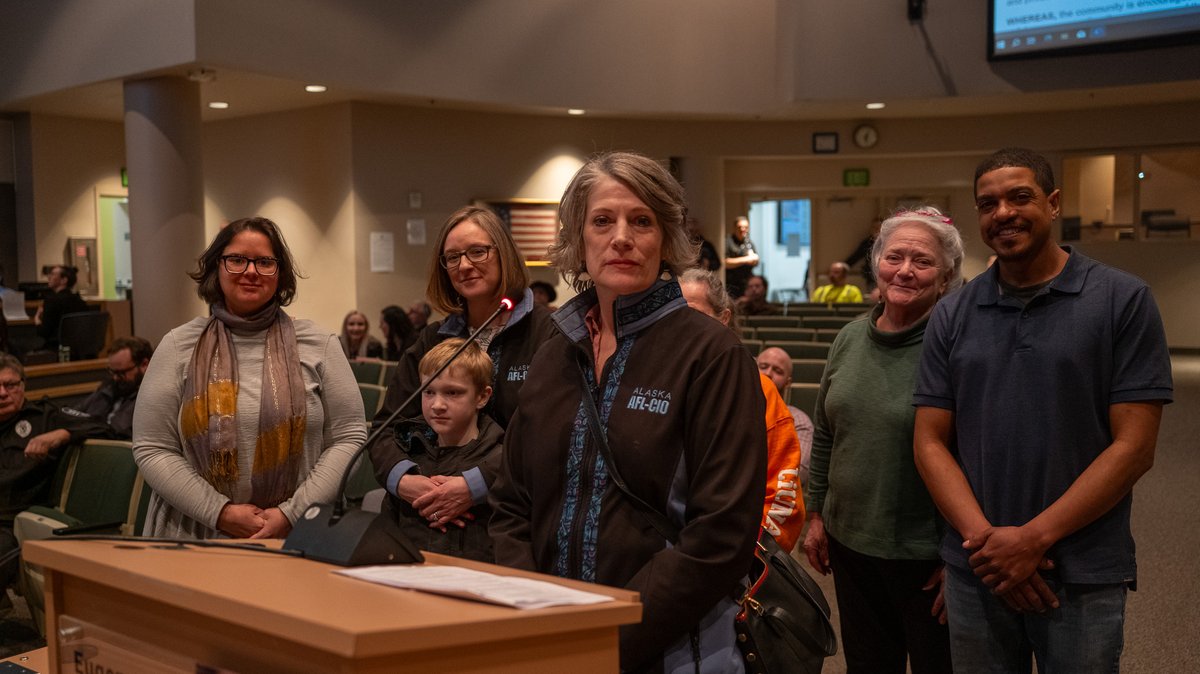 🧵(1/3) Last night, the Anchorage Assembly passed AR No. 2024-131, recognizing April 28th as Workers Memorial Day. The somber underpinnings of this important holiday drive us to fight for a brighter future—a future where every worker feels safe on the job. #1u #UnionStrong