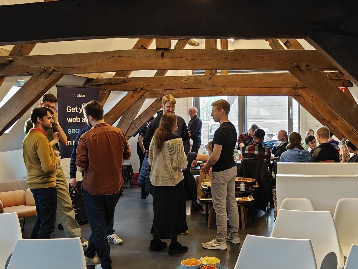 Aymen_Ben_Amor's tweet photo. We started the @BeJS_ X @BELVue_meetup Meetup 🤩🤩🤩
Super excited about tonight's talks https://t.co/lC1Q9cKD2Y