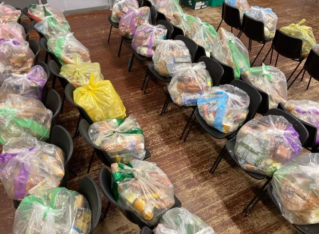 Thank you to the 50 families who came out last night to save bags of surplus food from landfill 
#slzfw21 #breakingdownbarriers #buildingcommunities #CoronationFoodProject