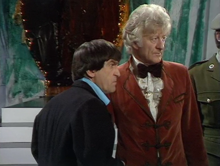 DWUDatabase's tweet photo. It's only when you see the Doctors together you remember how different they are (especially these two). The fact that the show has managed to convince me that 15 (plus) actors (who play the role entirely differently) are the same person is remarkable #DoctorWho #ThreeDoctors https://t.co/rlWaqOP2PO
